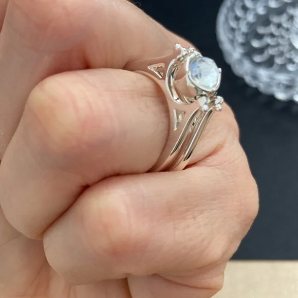 Avon Jewelry, Inverting Cocktail SilverTone Pave/Faceted Rhinestone 8 Ring R-2 - Picture 9 of 12